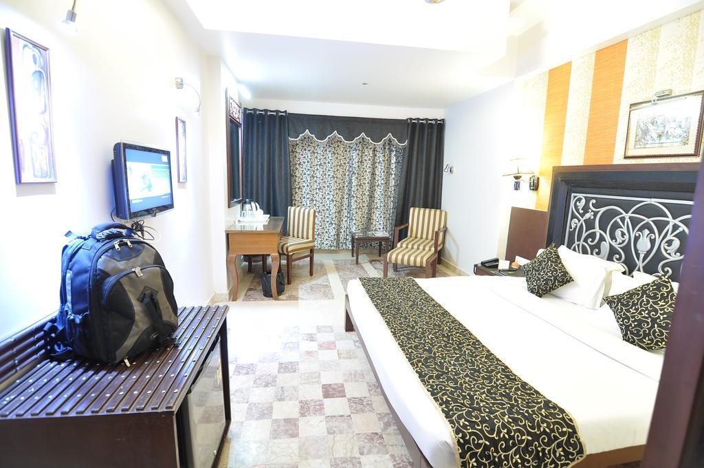 Hotel Aditya Rāipur 객실 사진