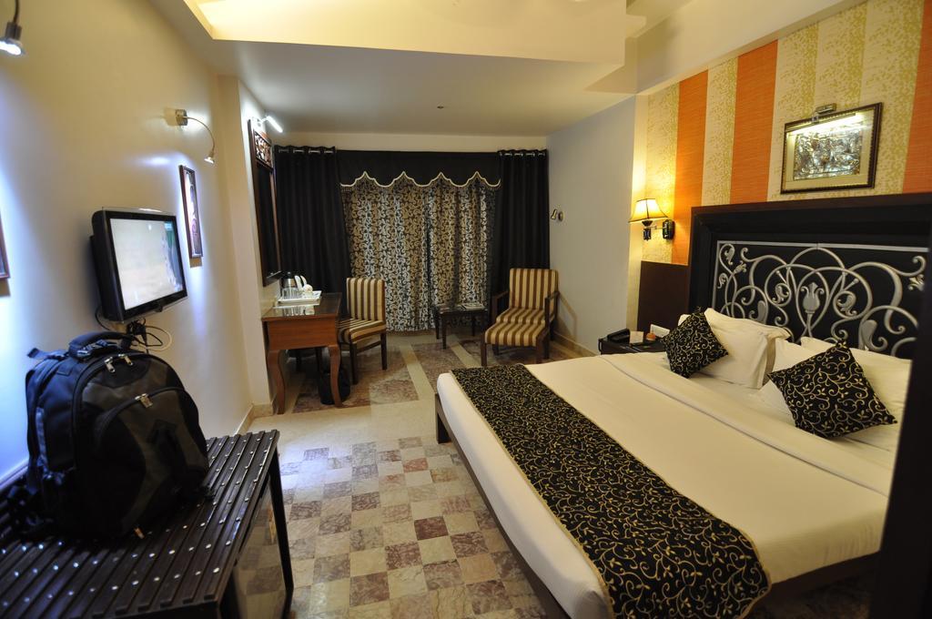 Hotel Aditya Rāipur 객실 사진